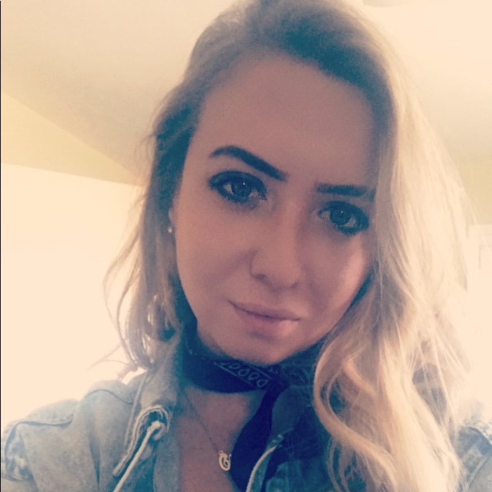 Meet your Posher, Danielle